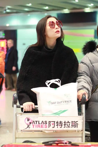 中国女演员妮妮于2019年1月16日抵达北京首都国际机场 — 图库照片