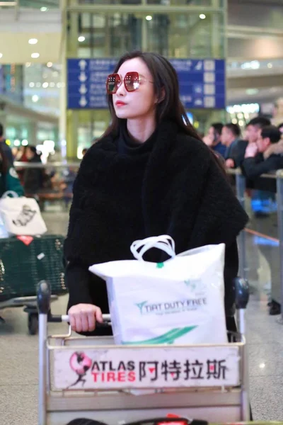 Kinesisk Skådespelerska Anländer Beijing Capital International Airport Beijing Kina Januari — Stockfoto