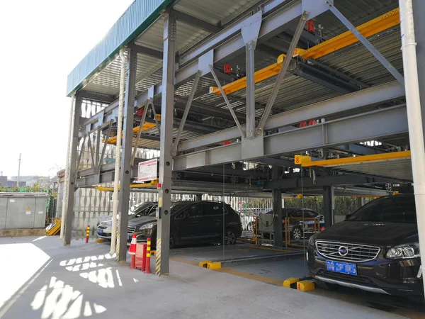 Bilar Står Parkerade Nybyggda Parkeringsplats Nära Suzhou Hutong Dongcheng District — Stockfoto