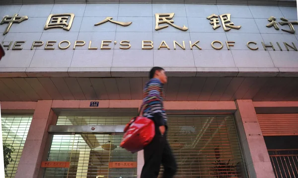 Pedestre Passa Por Uma Filial Banco Popular China Pboc Banco — Fotografia de Stock