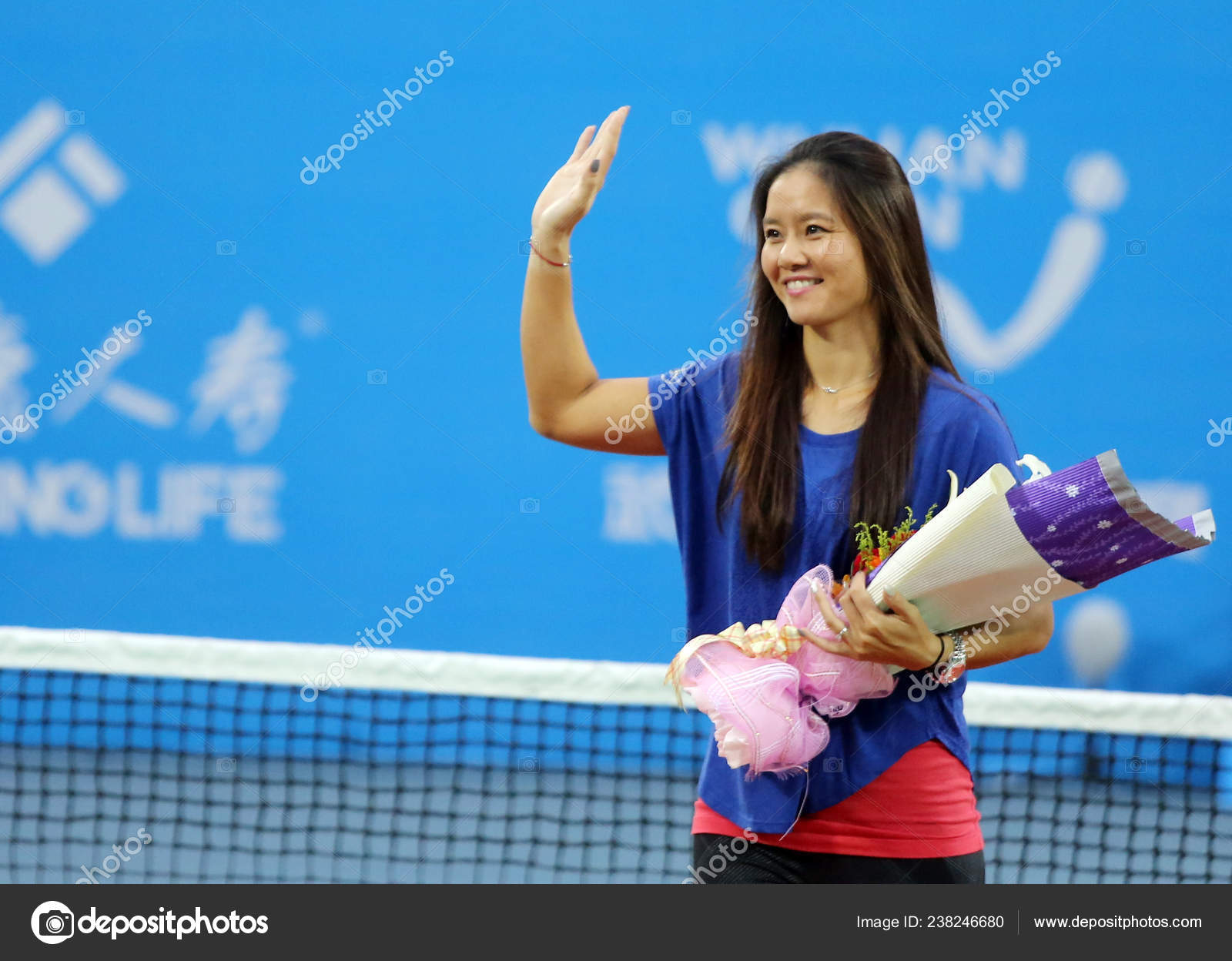 File Retired Chinese Tennis Star Waves Fans Brief Retirement Ceremony