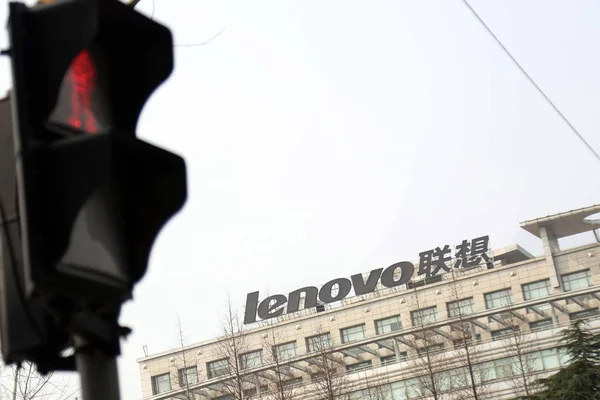 Червоне Світло Фото Біля Будівлі Lenovo Office Шанхай Обмежений Парку — стокове фото