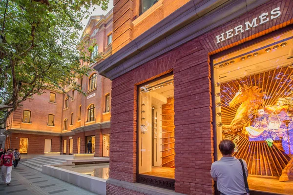 Pedestres Passam Pela Maison Hermes Xangai China Setembro 2014 — Fotografia de Stock