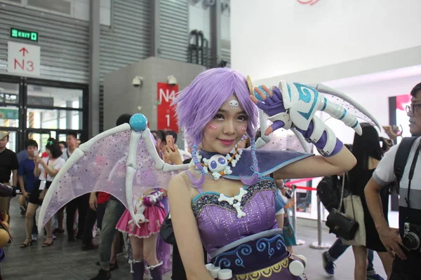 Bavič Oblečený Cosplay Kostýmu Představuje Během China Digital Entertainment Expo — Stock fotografie