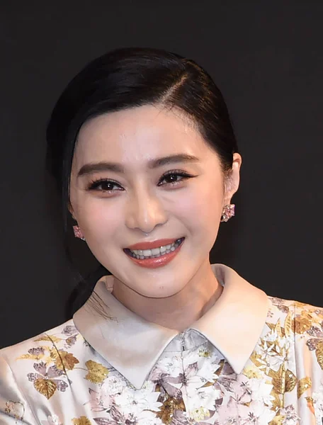 Chinese Actrice Fanbingbing Houdingen Tijdens Een Persconferentie Ter Bevordering Van — Stockfoto