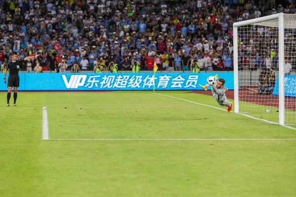 Goalkeeper Angus Gunn Manchester City Saves Shot Borussia Dortmund Penalty — Stock Photo, Image