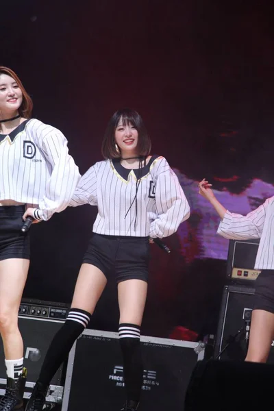 Miembros Del Grupo Chicas Surcoreanas Exid Actúan Festival Música Fresa —  Fotos de Stock