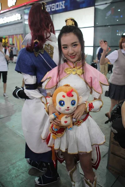 Animador Vestido Con Disfraz Cosplay Posa Durante 14ª China Digital —  Fotos de Stock