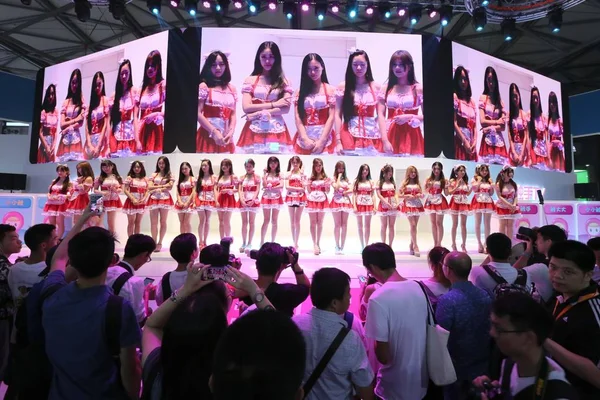 Showgirls Posar Palco Durante 14Th China Digital Entertainment Expo Também — Fotografia de Stock
