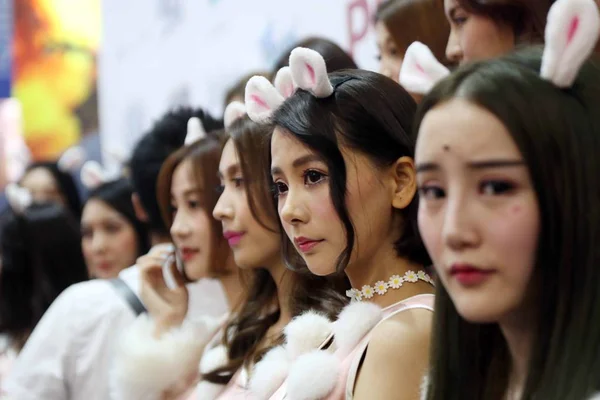 Showgirls Posan Durante 14ª China Digital Entertainment Expo También Conocida —  Fotos de Stock