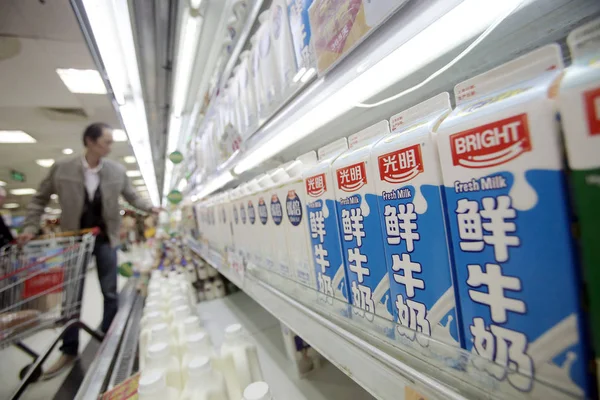 Китайские Покупатели Супермаркете Шанхае Китай Апреля 2014 — стоковое фото
