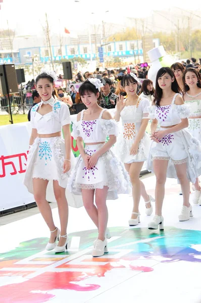 Jingyi Second Left Other Members Chinese Girl Group Snh48 Arrive — Stock Photo, Image
