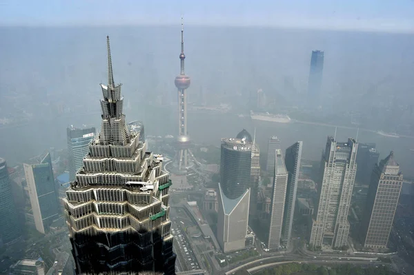 Esta Foto Tomada Desde Alto Centro Financiero Mundial Shanghai Muestra —  Fotos de Stock