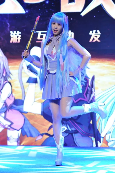 符号化の低ビットレート化ウンジョン Ara はコスプレ衣装に身を包んだ韓国ガール グループのオンライン ゲーム ケルベロス 北京での記者会見でポージングを 2016 — ストック写真