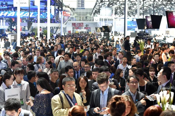 Mucha Gente Para Durante 14ª Exposición Internacional Automóviles Beijing También —  Fotos de Stock