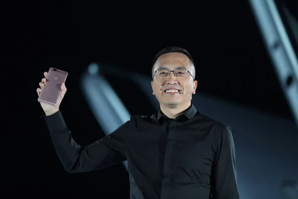 Zhao Ming Jefe Honor Business Huawei Muestra Teléfono Inteligente Huawei — Foto de Stock