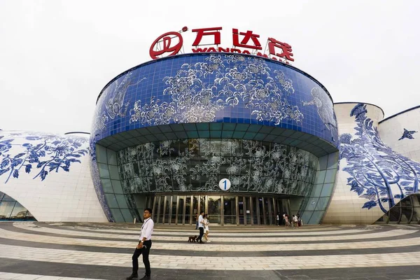 Mensen Bezoeken Het Wanda Winkelcentrum Culturele Toeristenstad Nanchang Wanda Nanchang — Stockfoto
