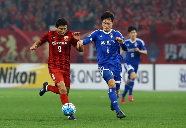 Elkeson Олівейра Кардозо Китаї Шанхай Sipg Ліворуч Виклики Йон Jei — стокове фото