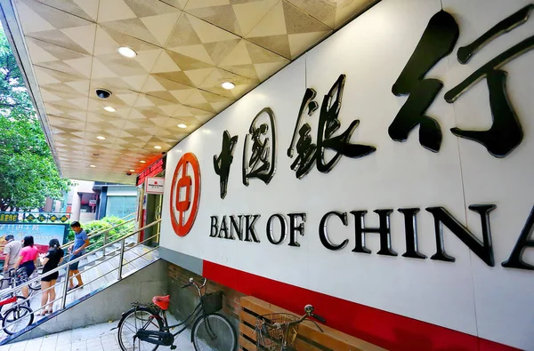 Kínai Vásárlók Kilépni Egy Ága Bank China Boc Guangzhou City — Stock Fotó