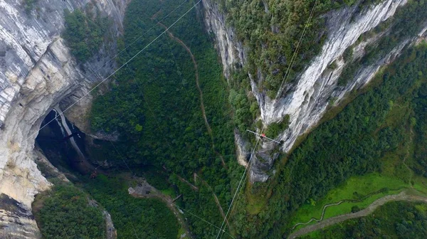 Freddy Nock Suiza Compite Alambre Acero 300 Metros Altura Durante — Foto de Stock