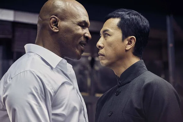 Пожертвования Фильма Ман Участием Американского Боксера Майка Тайсона Слева Гонконгского Лицензионные Стоковые Изображения