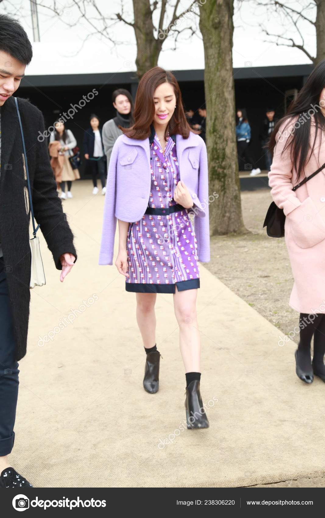 Китайская Актриса Шиши Прибыла Показ Мод Carven Время Парижской.