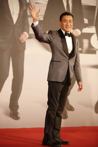 香港演员梁嘉辉于2016年4月3日在香港出席第35届香港电影大奖颁奖典礼的红地毯 — 图库照片