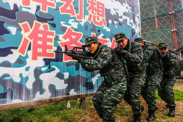 Des Policiers Paramilitaires Chinois Armés Participent Une Séance Entraînement Dans — Photo
