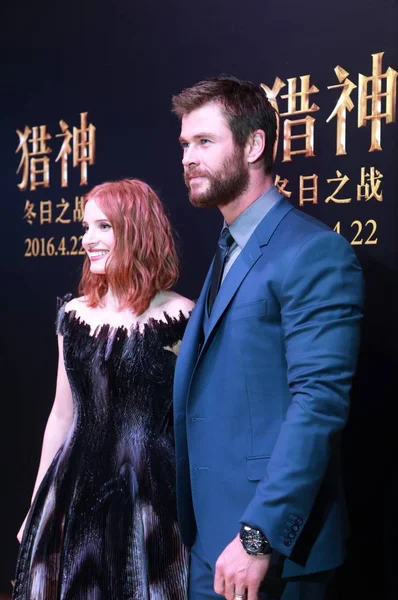 Ator Australiano Chris Hemsworth Certo Atriz Americana Jessica Chastain Posam — Fotografia de Stock