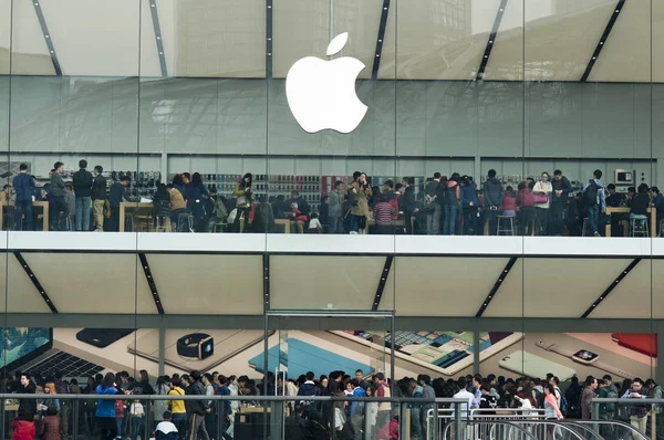 File Customers Crowd Apple Store Guangzhou City South China Guangdong — стоковое фото