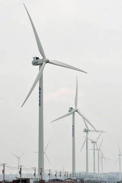 Turbinas Eólicas Vestas Giram Para Gerar Eletricidade Parque Eólico Cidade — Fotografia de Stock