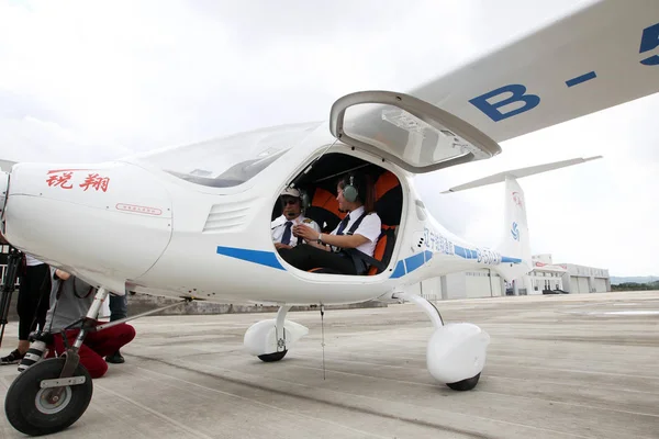 Trainee Lär Sig Flyga Ruixiang Rx1E Elektriskt Flygplan Ett Flyg — Stockfoto