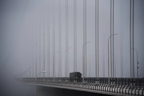 View Longjiang Grand Bridge Enveloped Mist Cloud Baoshan Tengchong Highway — стоковое фото