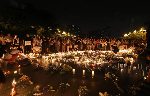 Local Chinese Residents Light Candles Candlelight Vigil Doctor Chen Zhongwei — Stock Photo, Image