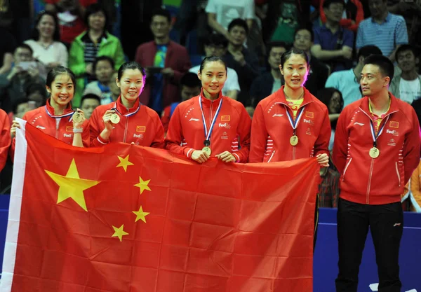 Jugadores Bádminton Miembros Del Equipo China Posan Durante Ceremonia Entrega —  Fotos de Stock