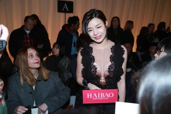 Actrice Taïwanaise Michelle Chen Centre Assiste Défilé Mode Lanvin Lors — Photo