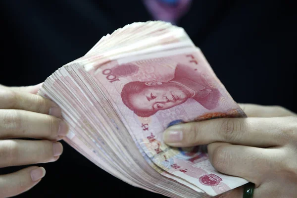 Funcionário Chinês Conta Notas Rmb Renminbi Yuan Banco Cidade Huaibei — Fotografia de Stock