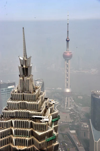 Esta Foto Tirada Alto Centro Financeiro Mundial Xangai Mostra Uma — Fotografia de Stock