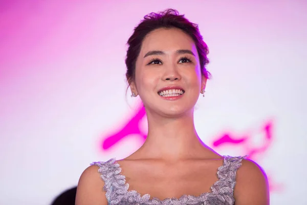 2016 日中国東部の浙江省杭州市でアーニャのスキンケア製品のプロモーション イベントで韓国女優イ ダヘの笑顔 — ストック写真