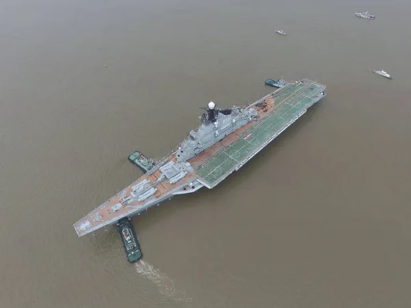 China Ontmanteld Vliegdekschip Minsk Wordt Gezien Yangtze Rivier Aankomst Nantong — Stockfoto