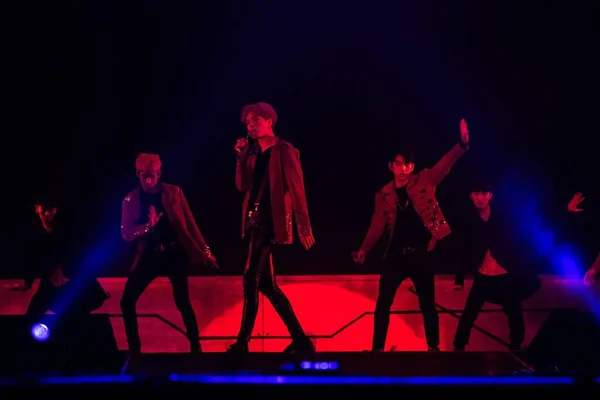 韩国男孩团体 Got7 在中国上海举行的音乐会上表演 2016年5月8日 — 图库照片