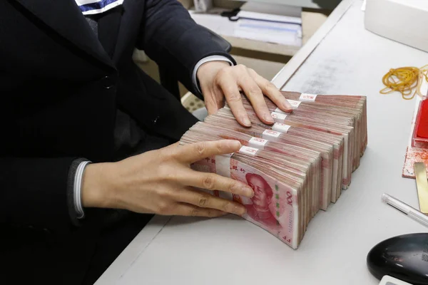 Kínai Jegyző Számít Rmb Renminbi Jüan Bankjegyek Egy Bank Lianyungang — Stock Fotó