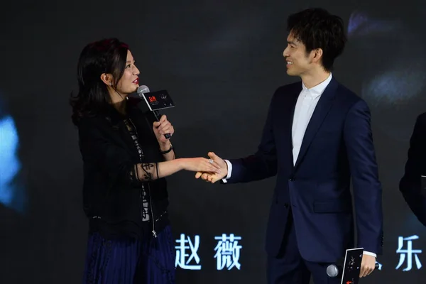 中国の女優 および香港俳優ウォレス チョンの新しい映画 の北京 2016 日を促進するために記者会見に出席します — ストック写真