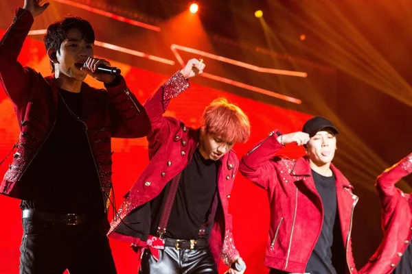 Członkowie Grupy Korei Południowej Chłopca Got7 Wykonywać Ich Koncercie Szanghaju — Zdjęcie stockowe