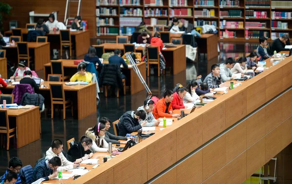 Люди Читают Книги Национальной Библиотеке Китая Пекине Китай Февраля 2016 — стоковое фото