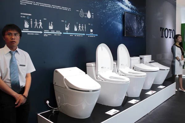 Des Toilettes Chasse Eau Toto Sont Exposées Lors Une Exposition — Photo