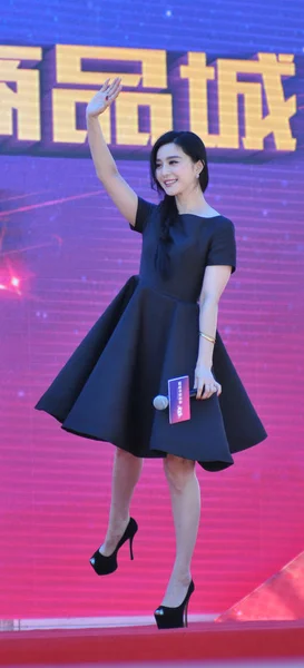 Kinesisk Skådespelerska Fläkten Bingbing Sköter Ceremoni För Handelsvara Galleria Urumqi — Stockfoto
