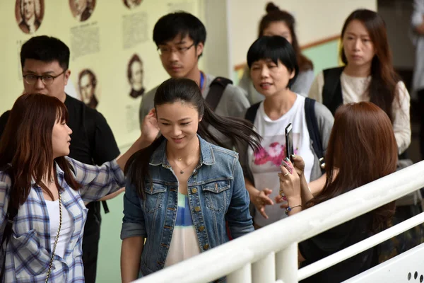 Terhes Kínai Színésznő Tang Wei Központ Látogatások Alma Mater Hangzhou — Stock Fotó