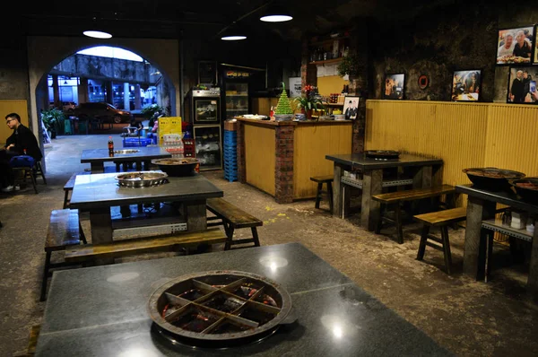 Vue Intérieure Restaurant Hotpot Dans Ancien Abri Bombes Comédie Chinoise — Photo