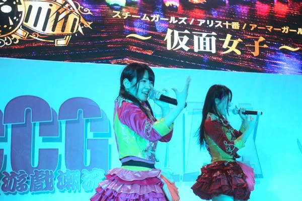 Medlemmar Japanska Idol Tjejgruppen Kamen Joshi Bokstavligen Maskerade Tjejer Utföra — Stockfoto